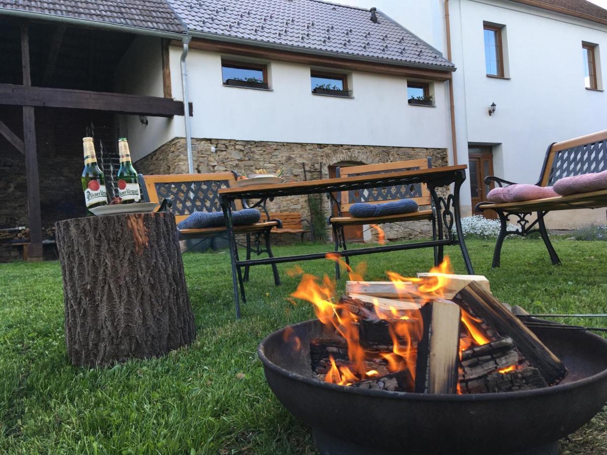 Apartman Na Vrsku Klenovice  Buitenkant foto