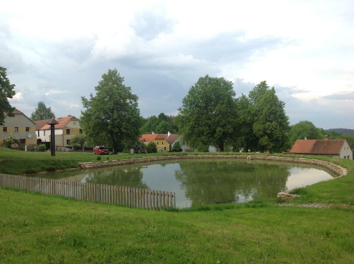 Apartman Na Vrsku Klenovice  Buitenkant foto
